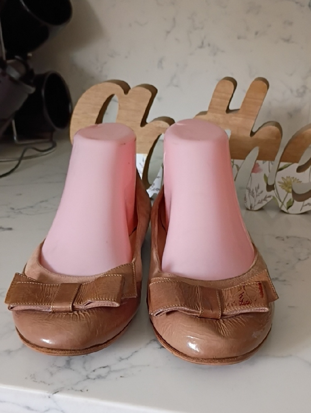 MANOLO BLAHNIK FLATS